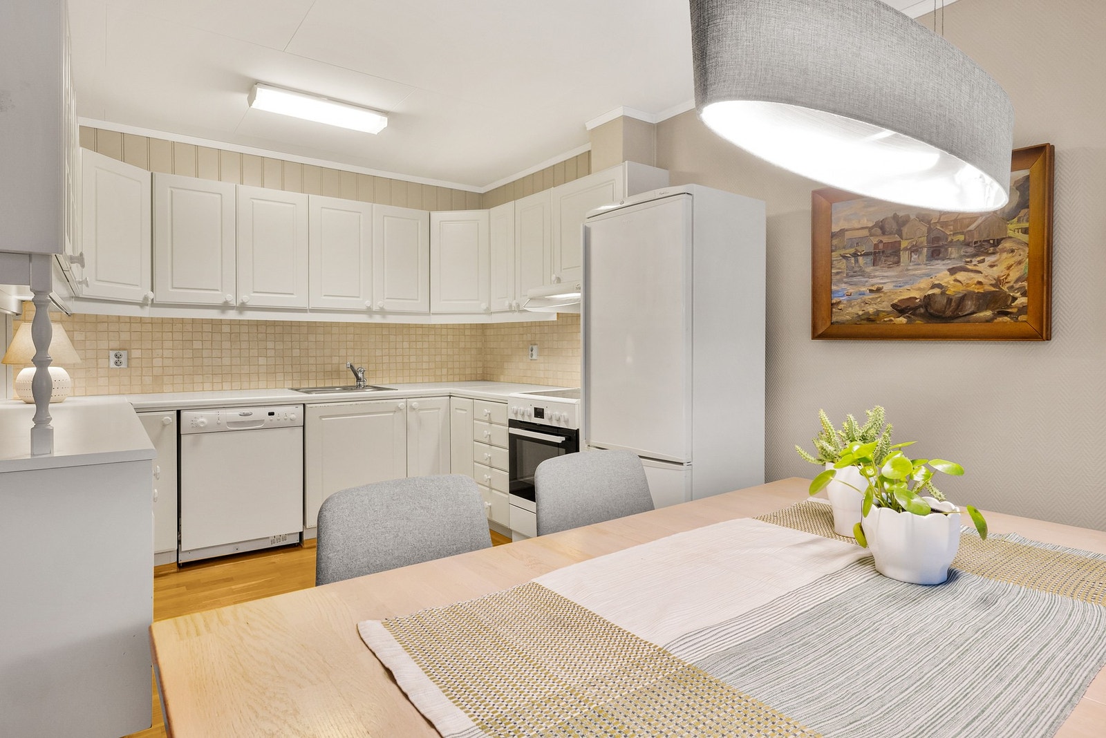 Her ligger alt til rette for både matlaging og hyggelige stunder Galleribilde