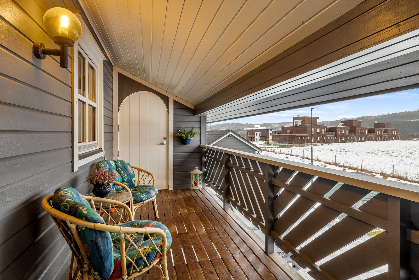 Adkomst via felles takoverbygd trappeanlegg og svalgang Galleribilde