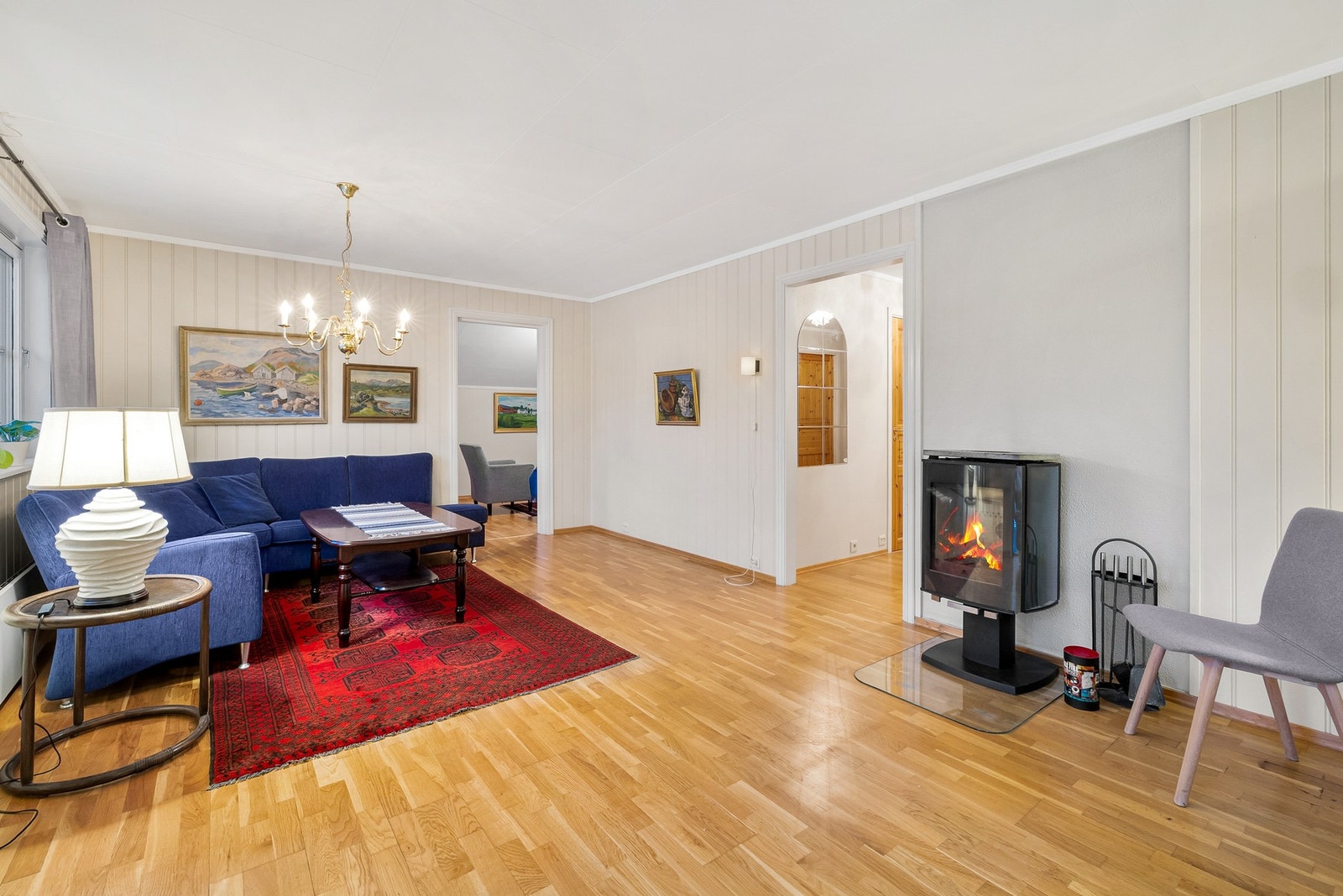 Stue med god romfølelse og et hjemmekoselig preg Galleribilde