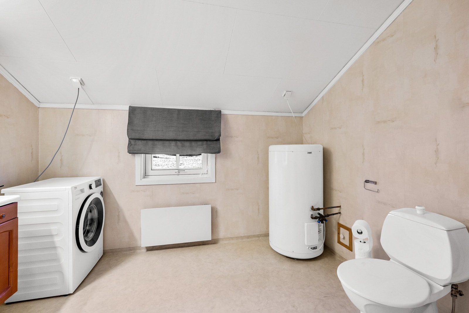 Rommet er kombinert bad- og vaskerom Galleribilde