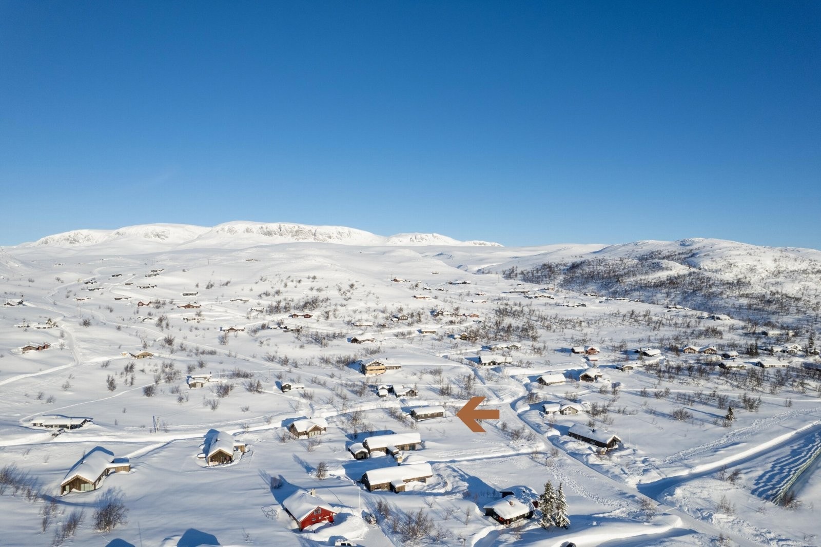 Hytten har nydelig beliggenhet med majestetiske Hallingskarvet i bakgrunnen Galleribilde