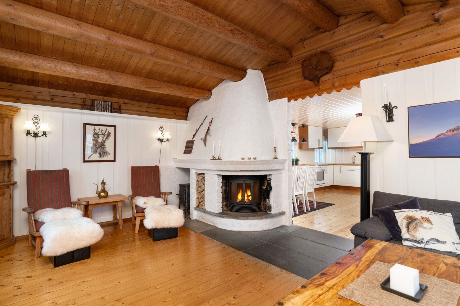 Fantastisk hyggelig stue, hvor peisen varmer godt på kalde vinterkvelder Galleribilde