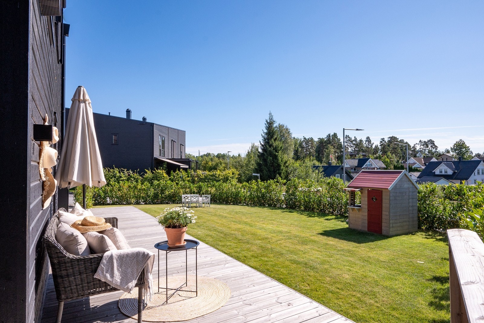 Fra terrassen har du tilgang til hagen. Galleribilde