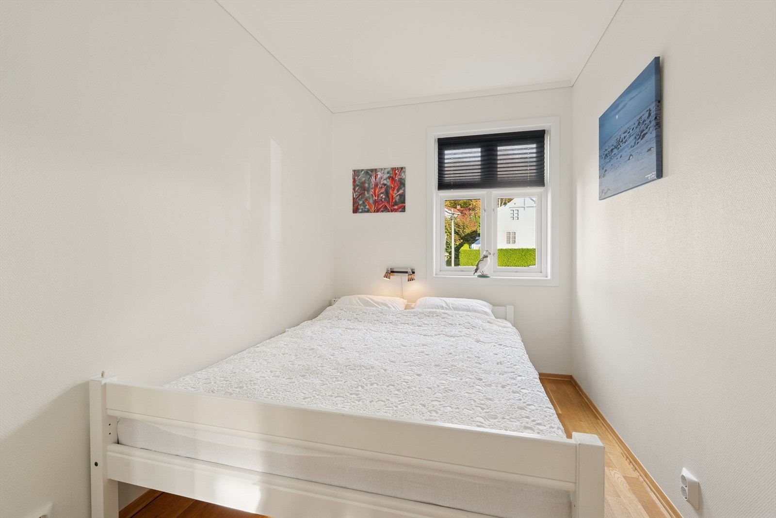 Soverom 2 - begge rom vender mot hagen. Galleribilde