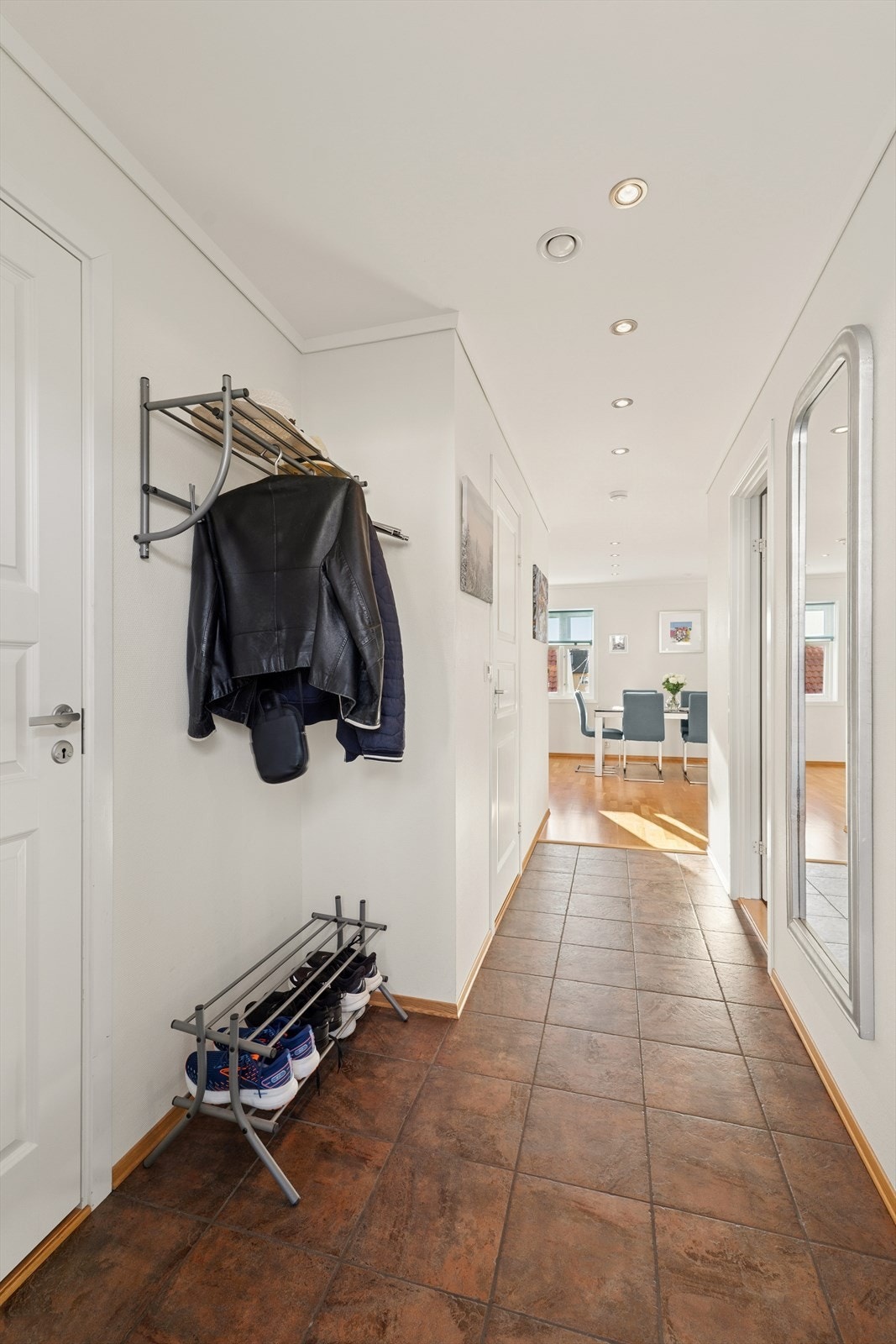 Dette er en leilighet du bør se! Det er ikke boplikt i Sandefjord og denne leiligheten har vært benyttet som fritidsbolig av èn eier siden den ble bygget i 2011. Galleribilde