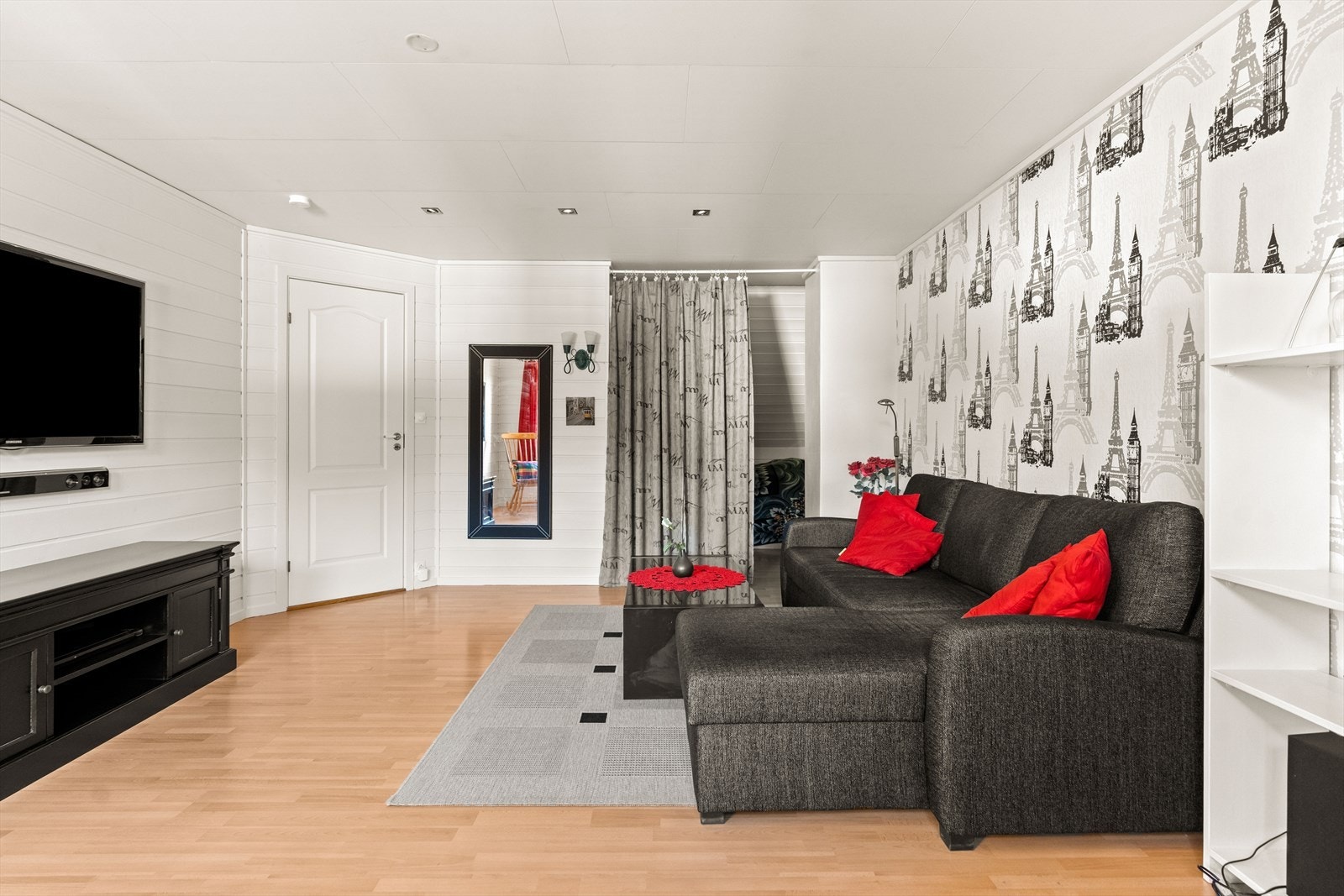 Rommene har plass til seng, nattbord, garderobeløsning og evt. skrivebord. Galleribilde