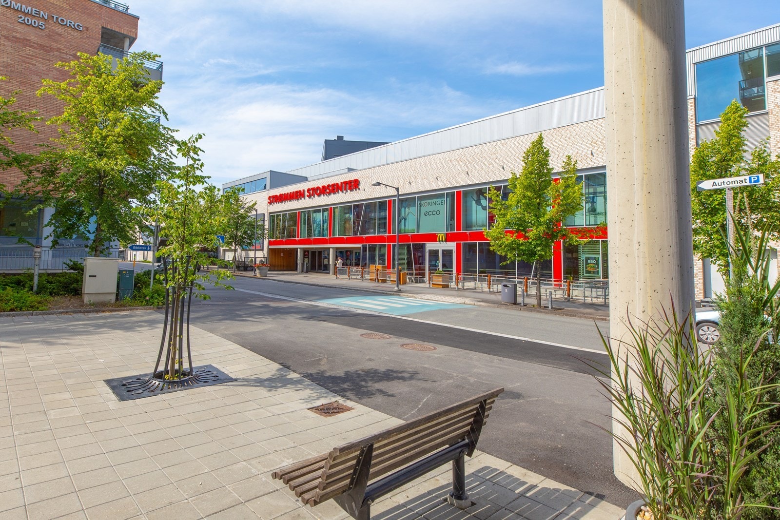 Det er flere kjøpesentere i nærheten - Strømmen Storsenter. Galleribilde