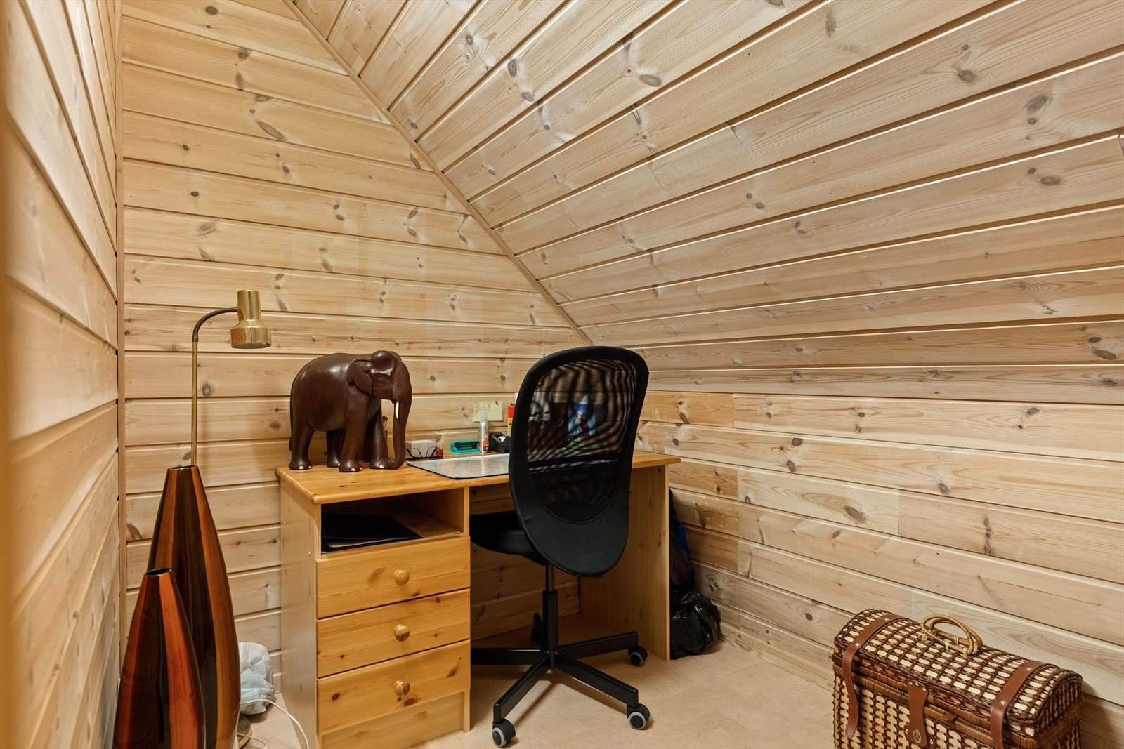 En av to boder i etasjen. Galleribilde