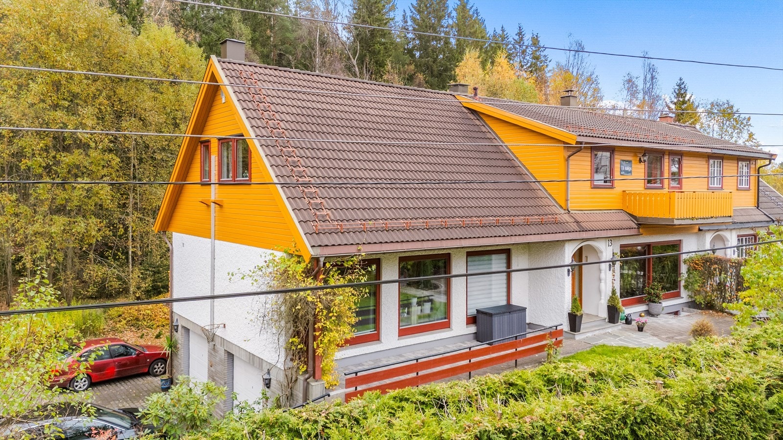 Leiligheten har inngang fra felles ytterdør i 1. etasje. Galleribilde