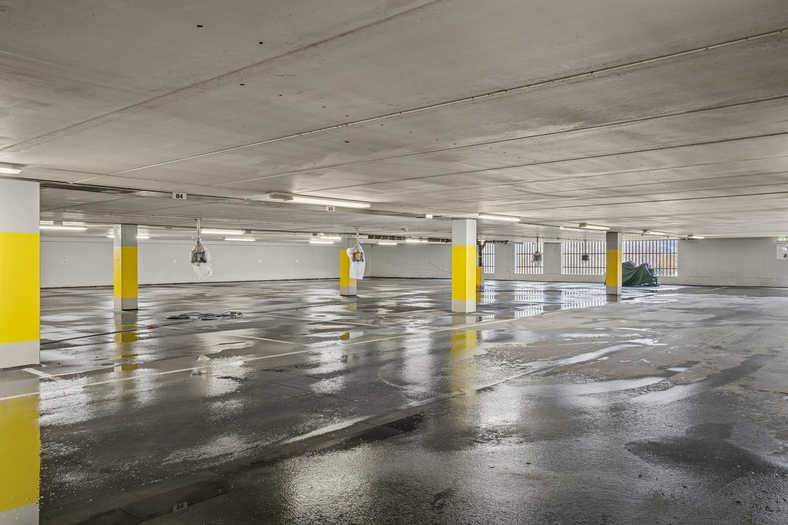 Borettslaget disponerer garasjeplass til hver leilighet i Sølfastøya Garasjelag. Galleribilde