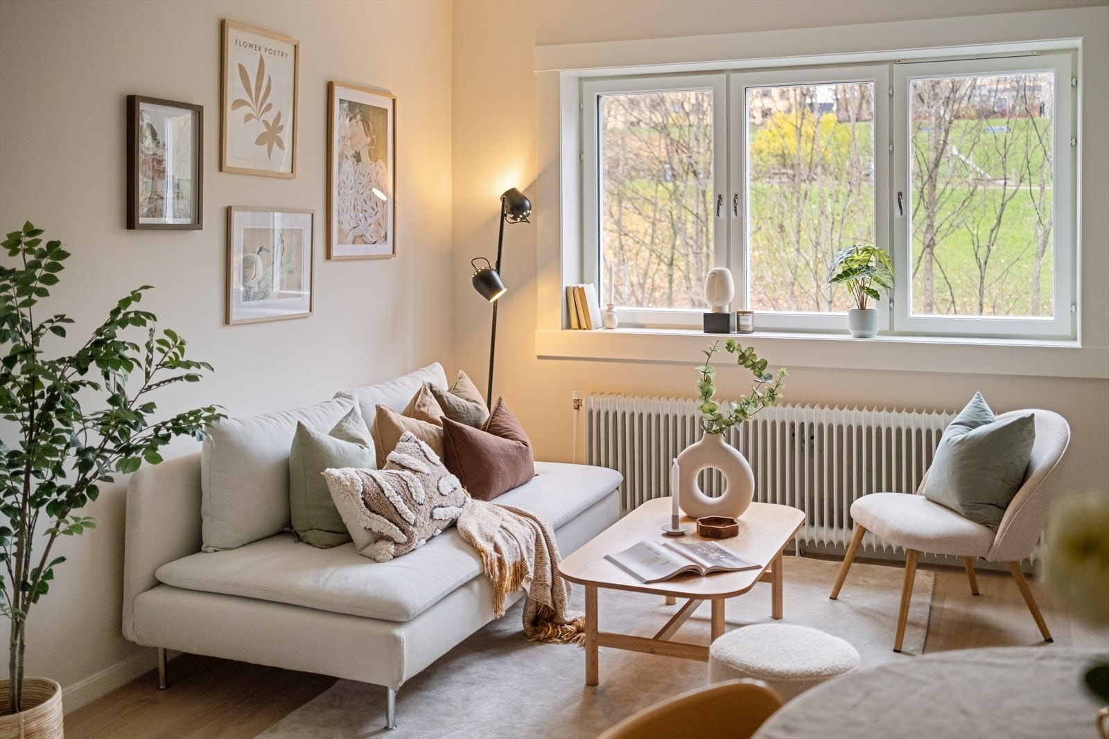 Leiligheten er malt i delikate og tidsriktige farger. Galleribilde