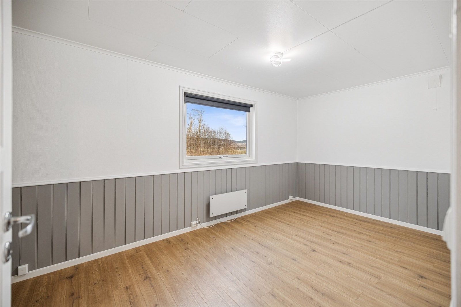 Rommene er av god størrelse med plass til seng og oppbevaringsmøbler. Galleribilde