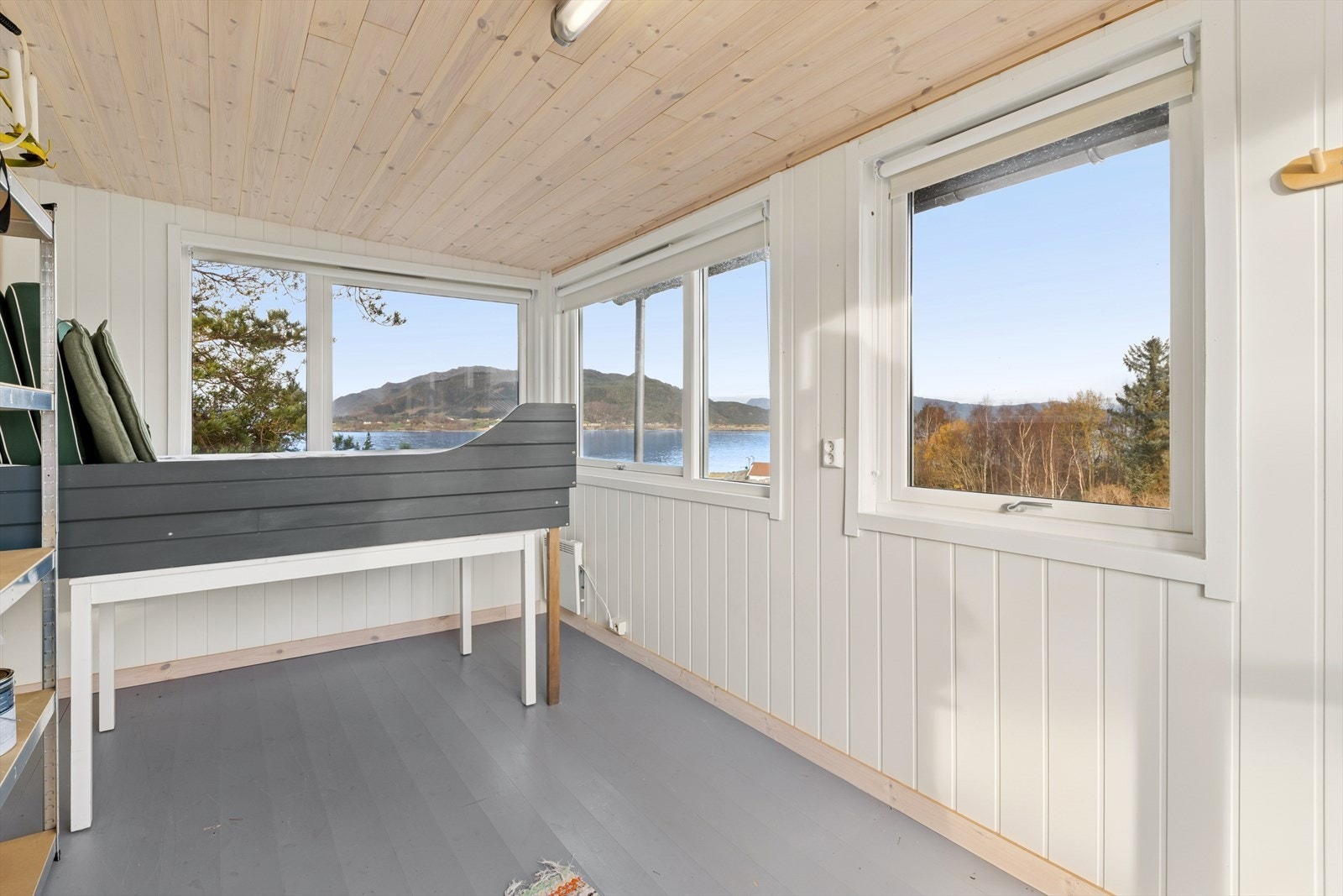 Romslig anneks med god lagringsplass (se punkt "ferdigattest"). Galleribilde