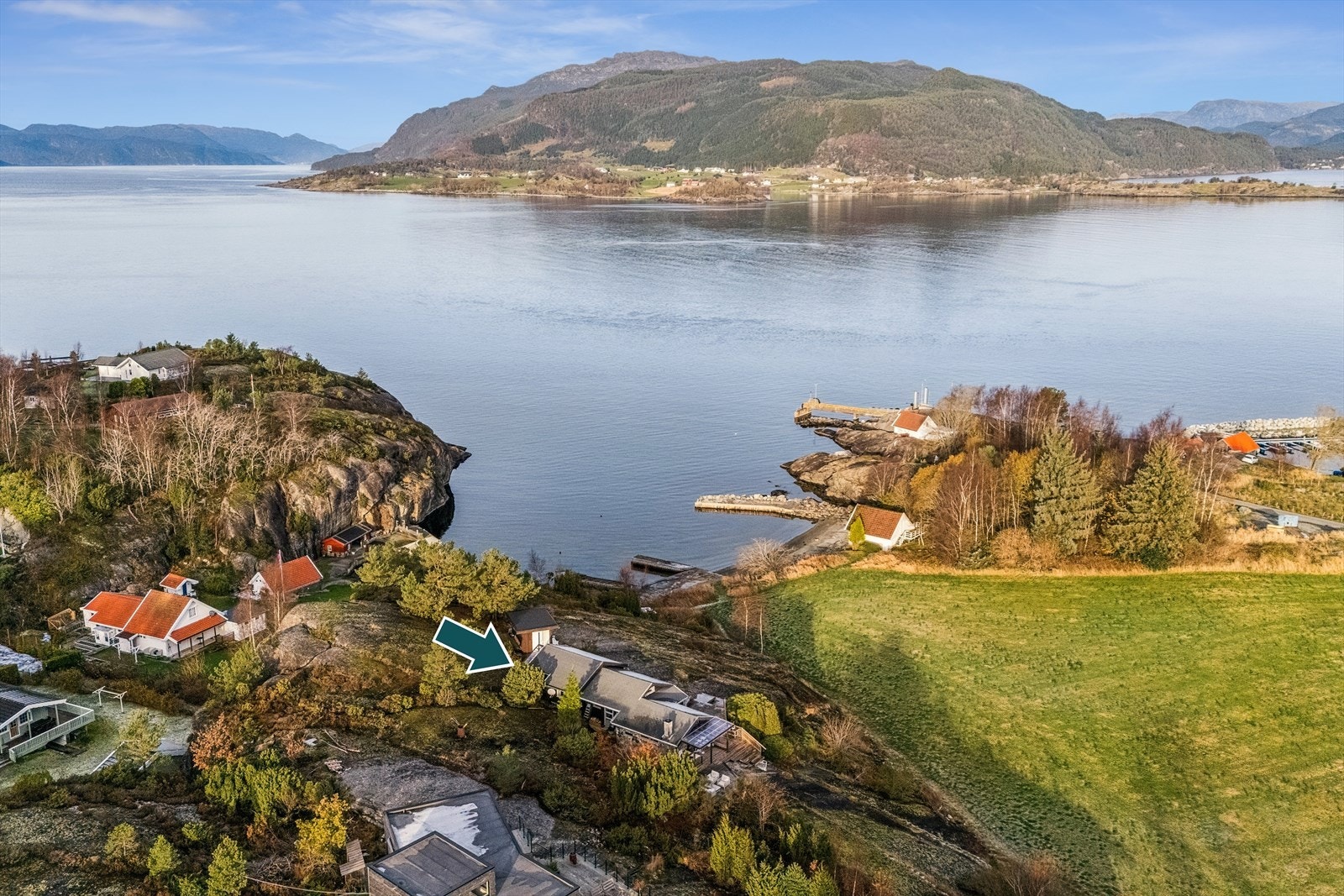 Fergekarien ligger til høyre i bildet. Galleribilde