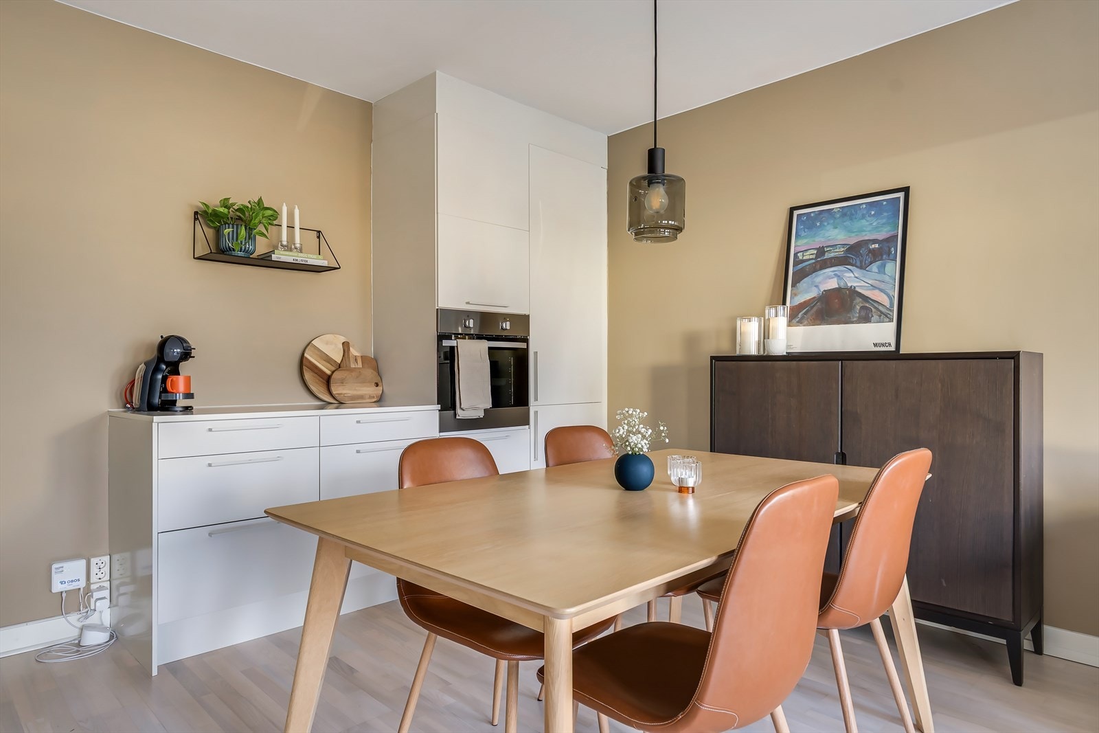 God plass til koselige middagsselskaper med rom for et større spisebord. Galleribilde