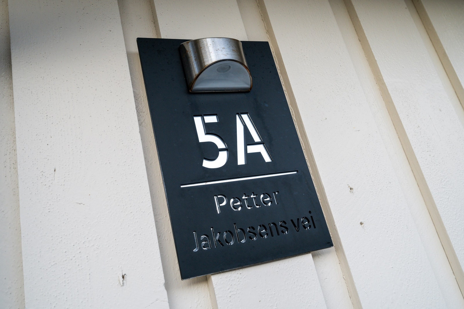 Lysøysund er et levende kystsamfunn som byr på tradisjoner og aktivitet hele året. Hver august arrangeres de populære Kystkulturdager, et stort arrangement med martna, seilas rundt Lysøya, konserter og et yrende folkeliv. Galleribilde