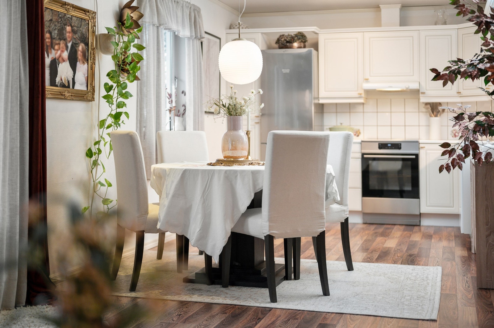 Her har man god plass til å samle familie og venner til hyggelige sammenkomster. Galleribilde