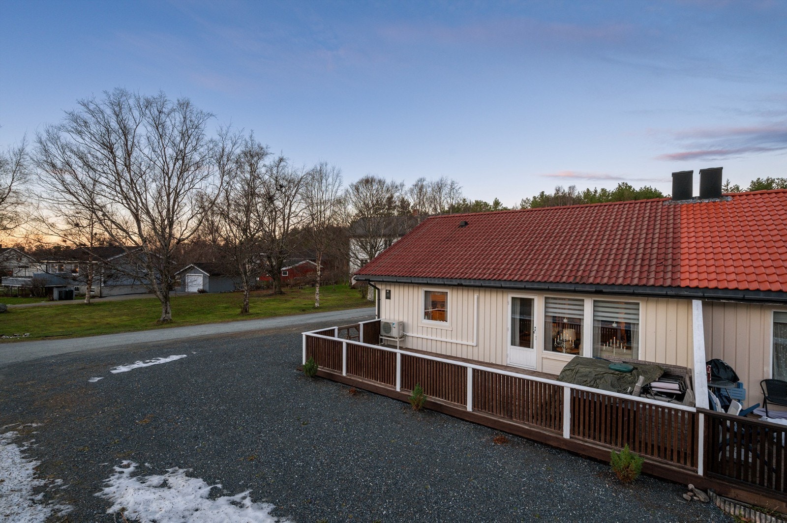 Terrassen vil på sommerstid oppleves som en fin forlengelse av stuen. Galleribilde