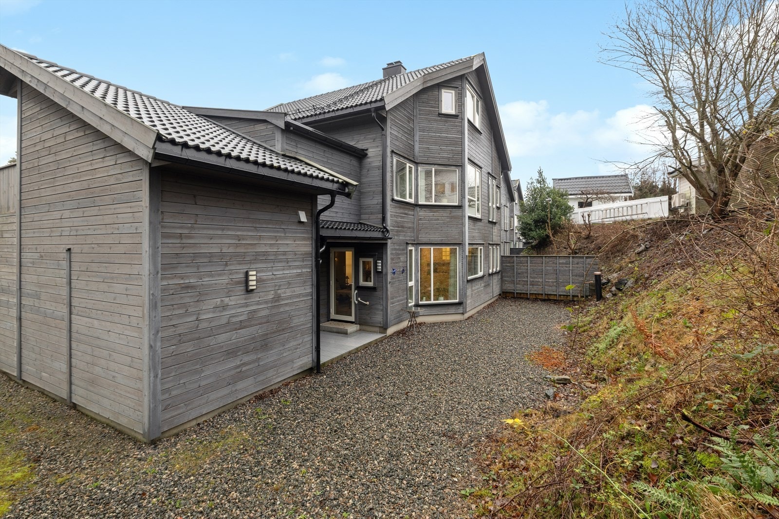 Uteområdet er disponert og tilhører denne seksjonen ihht til en avtale mellom partene. Denne medfølger salget. Galleribilde