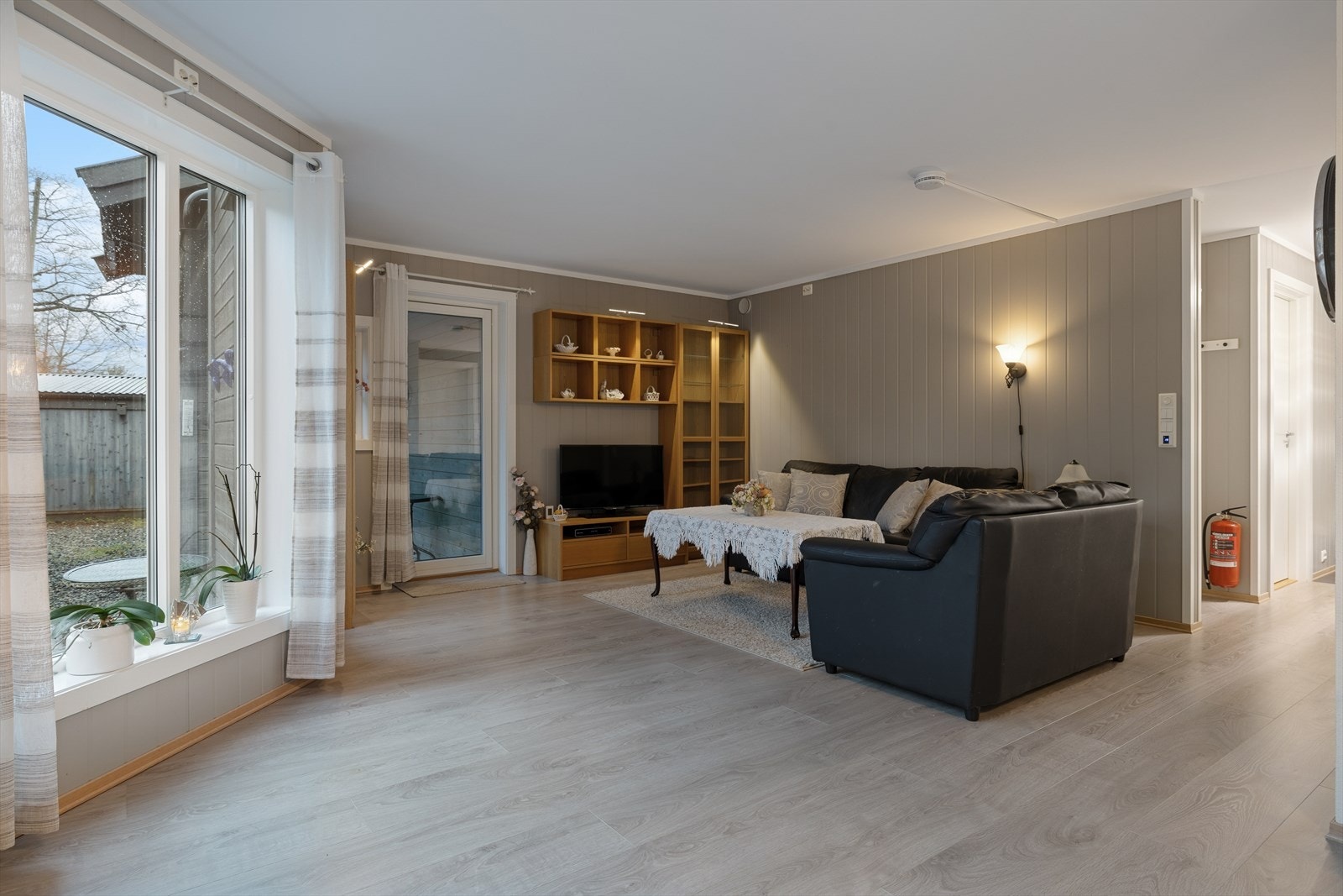 Fra stuen er det utgang til egen uteområdet. Galleribilde