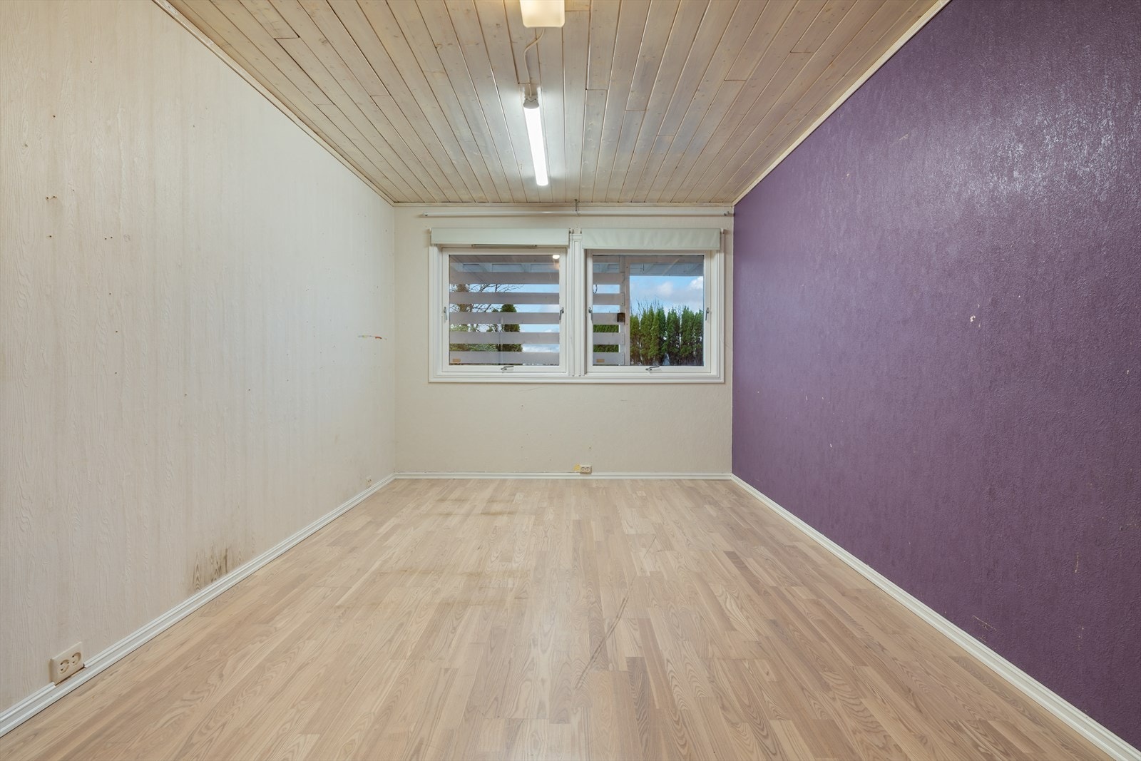 Stort soverom/ stue i underetasjen (ikke omsøkt bruksendret) Galleribilde