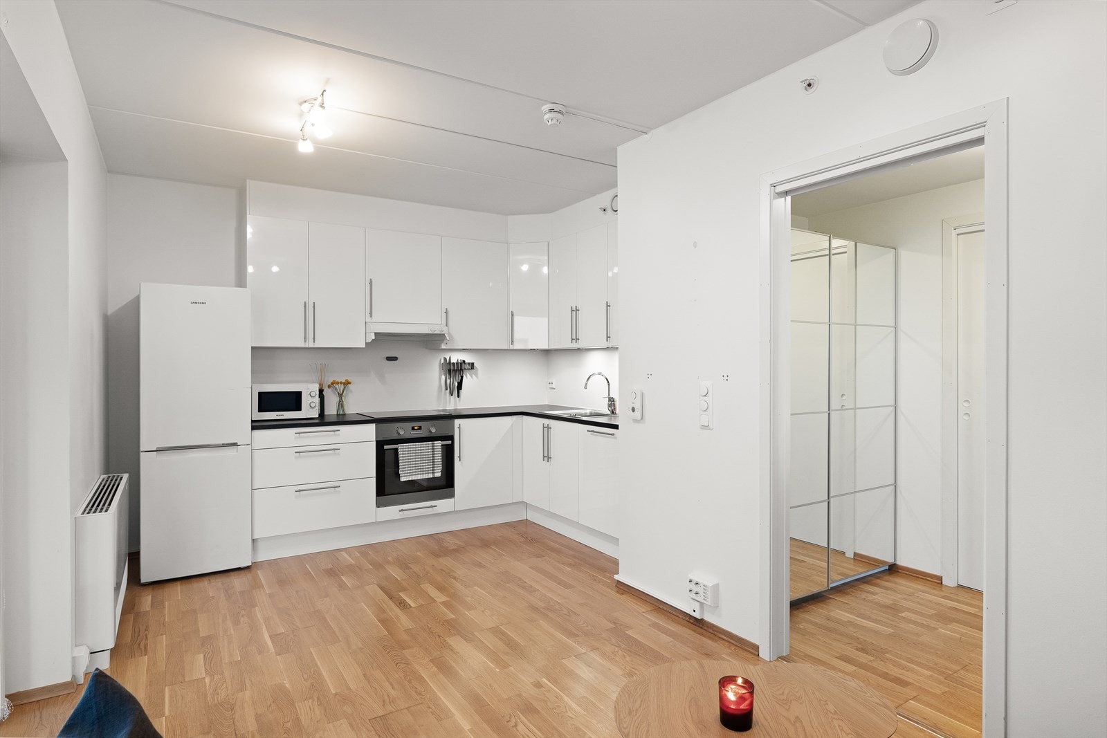 Leiligheten inneholder entrè/gang, soverom, bad/vaskerom, stue/kjøkken og bod. Galleribilde