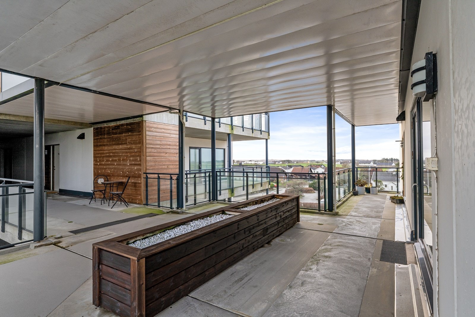 Uteområdet. Galleribilde