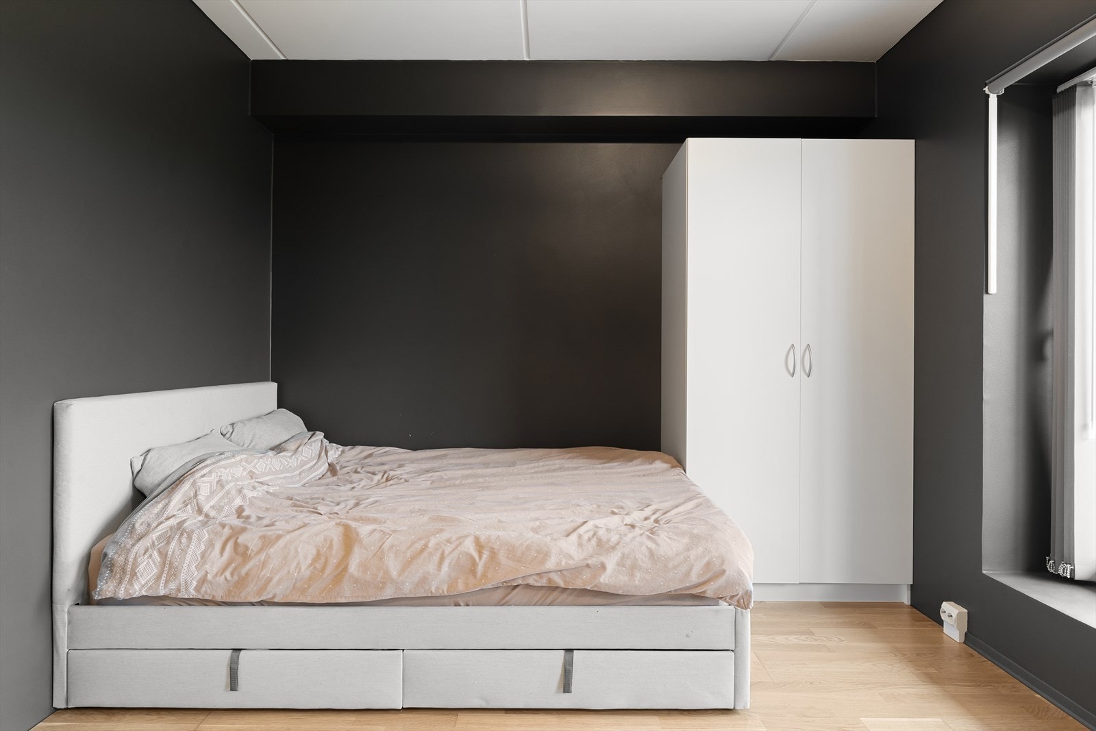 God plass for garderobe. Galleribilde