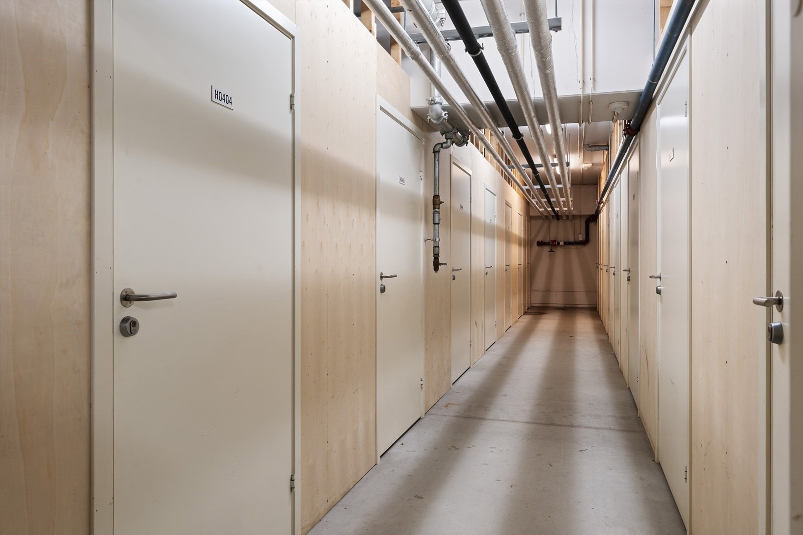 Tilhørende bod i garasjeanlegget. Galleribilde