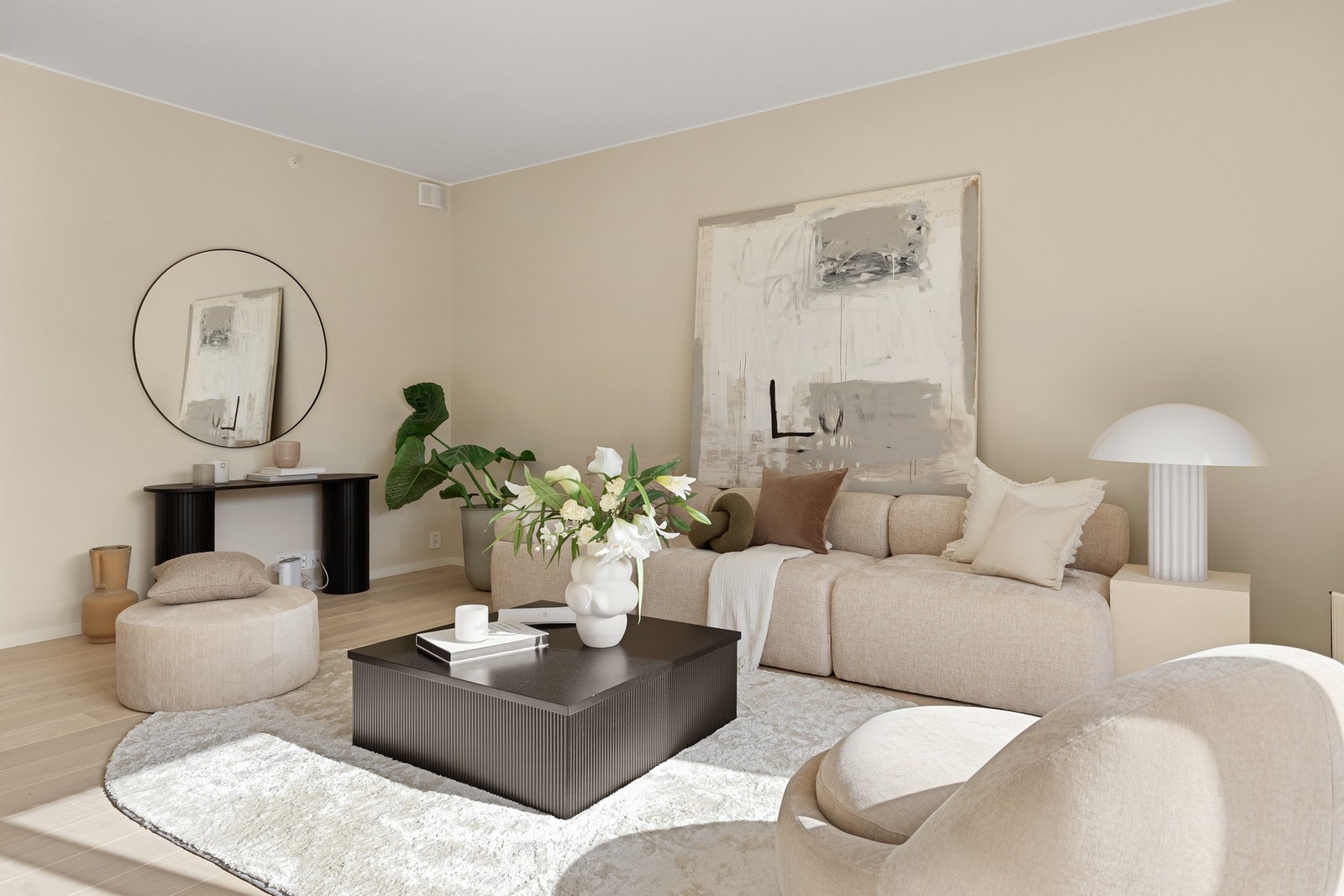 Vi beveger oss inn i stuen. Galleribilde