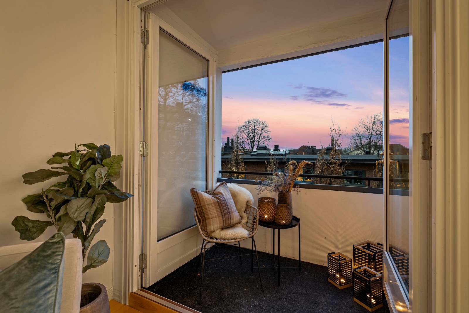 Kveldsstemning på balkongen. Galleribilde