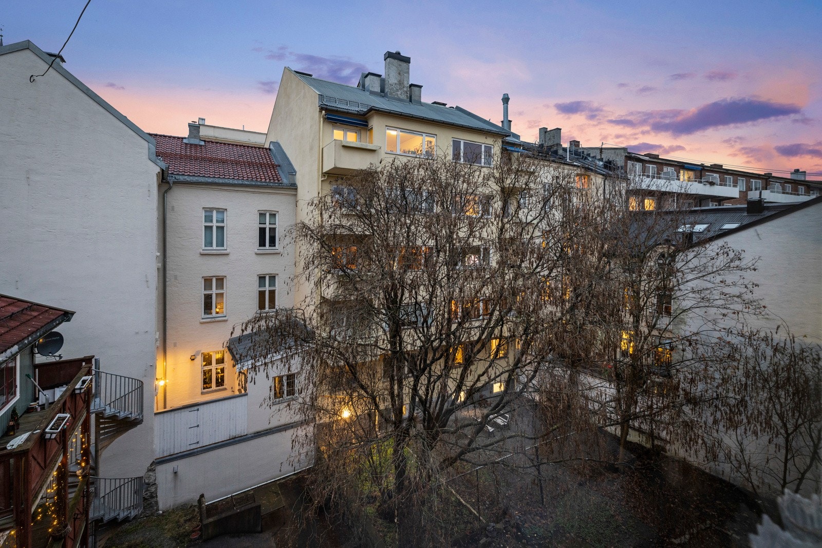 Utsikt fra soverommet mot rolige omgivelser. Galleribilde