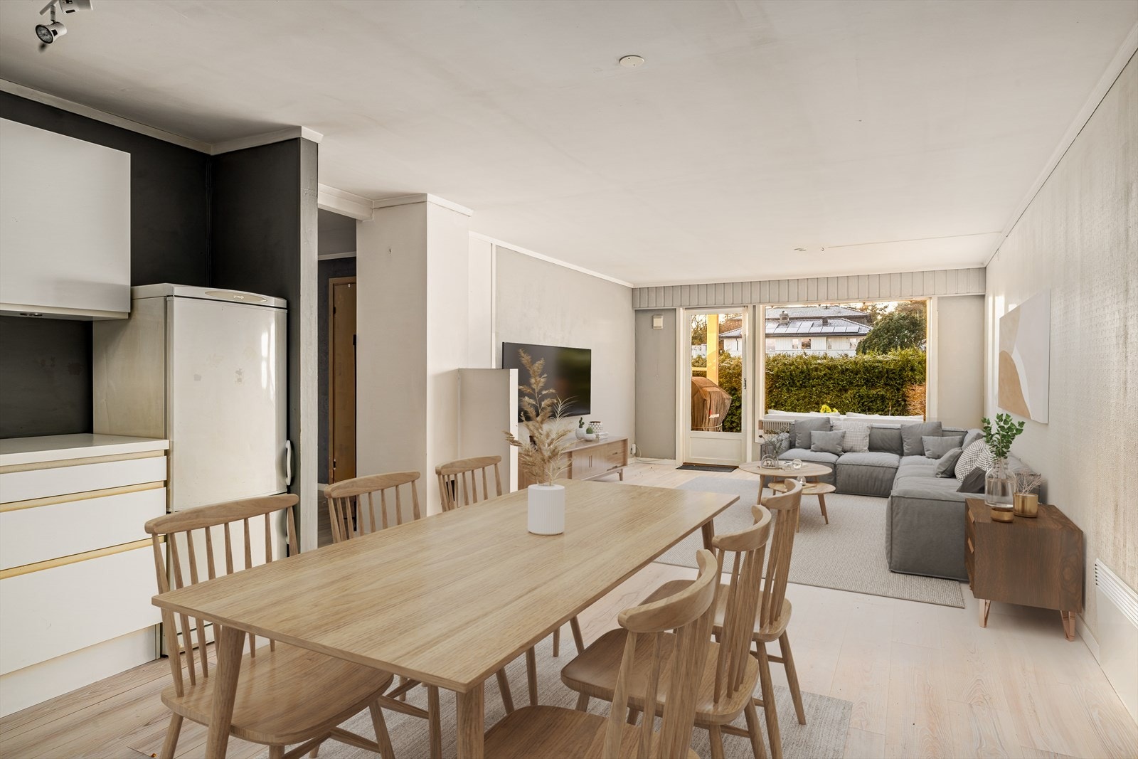 Åpen stue/kjøkkenløsning. Digitalt stylet Galleribilde