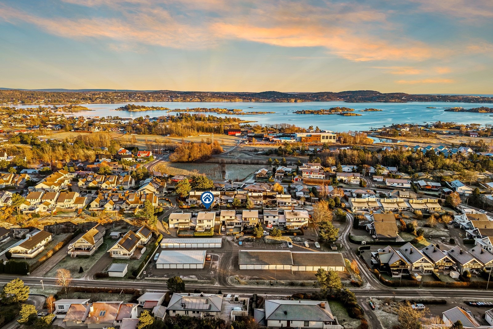 Sjønær, attraktiv og herlig beliggnehet ! Galleribilde