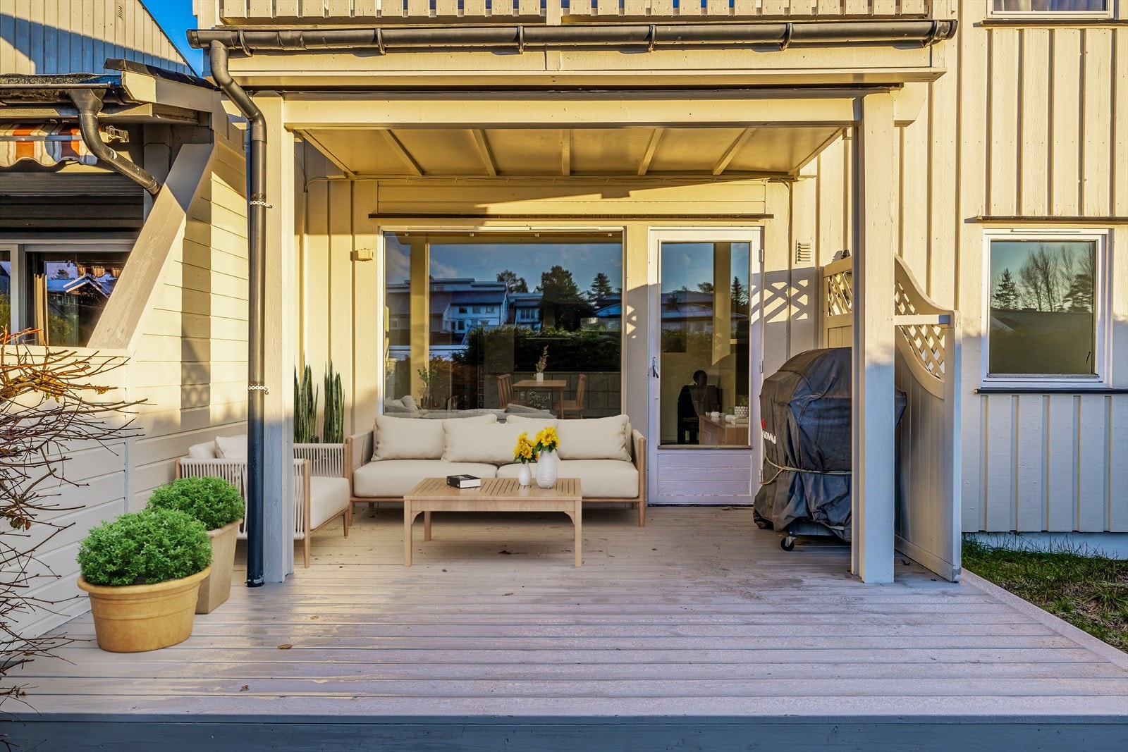 Vestvendt og usjenert. Digitalt stylet Galleribilde