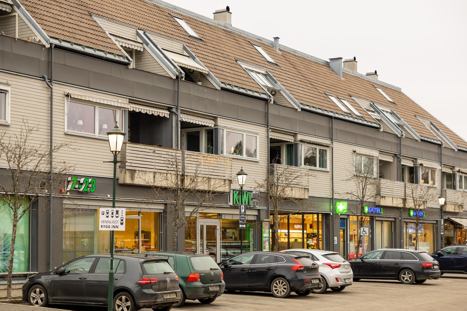 Her bor man med kort vei til dagligvarebutikker, både Coop Prix og Kiwi. Galleribilde