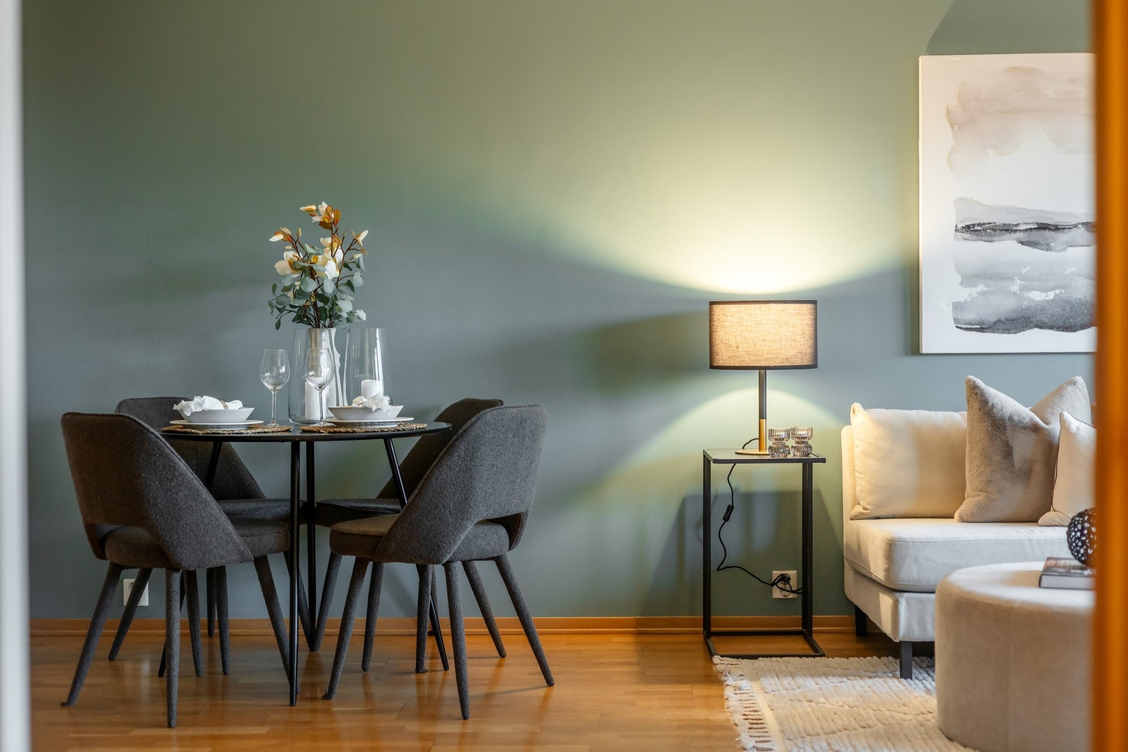 Leiligheten inneholder: entré, stue/kjøkken, soverom, bad/vaskerom Galleribilde