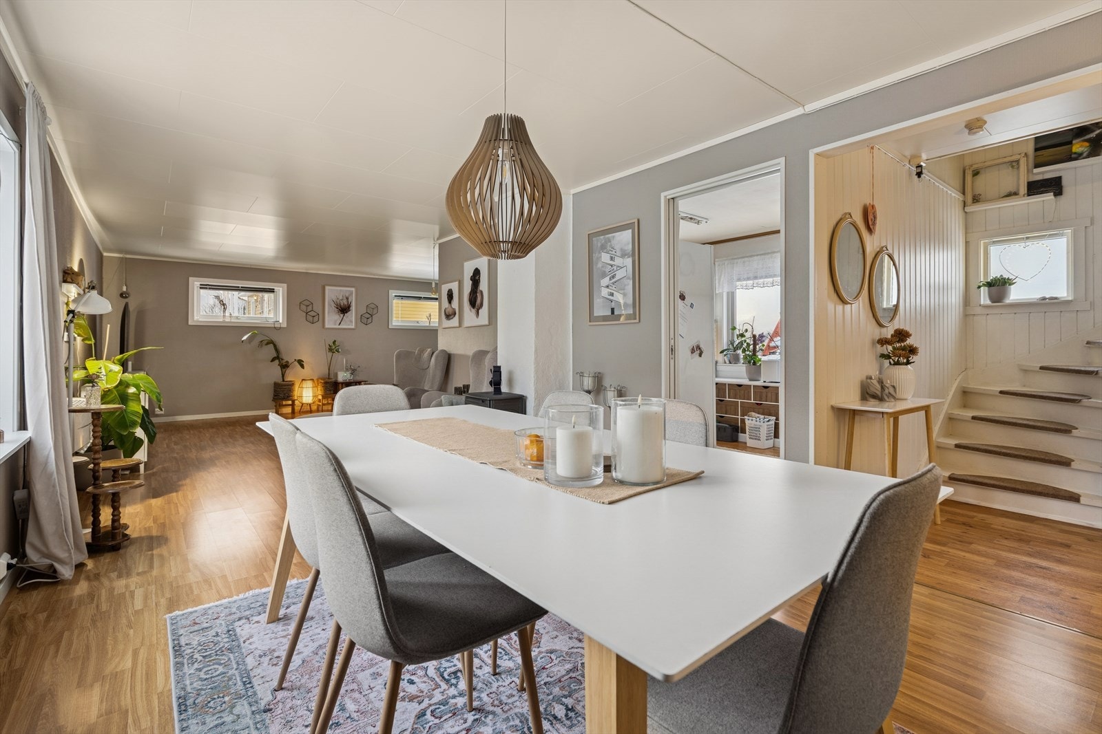 I stuen Galleribilde