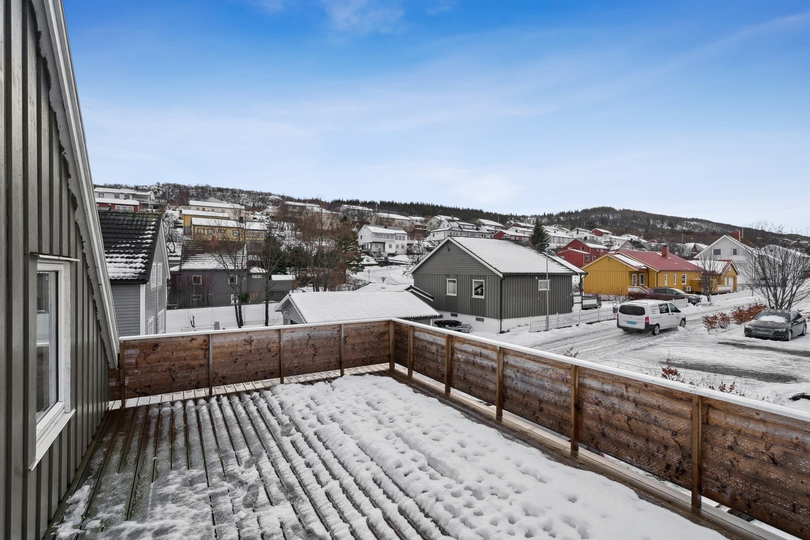 Takterrasse som byr på ekstra god solgang samt enda bedre utsikt Galleribilde