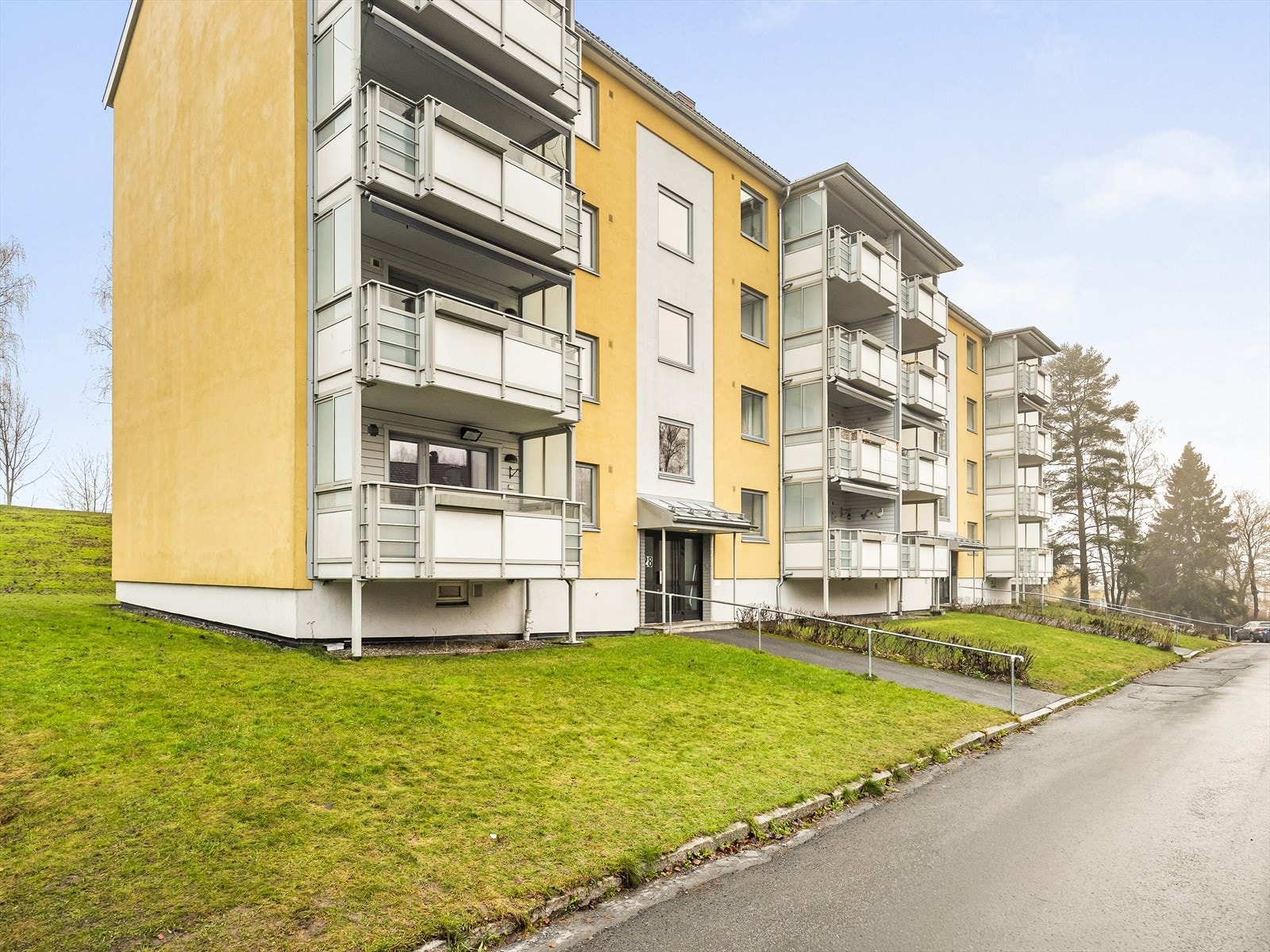 Leiligheten ligger i et veldrevet og velholdt borettslag. Galleribilde