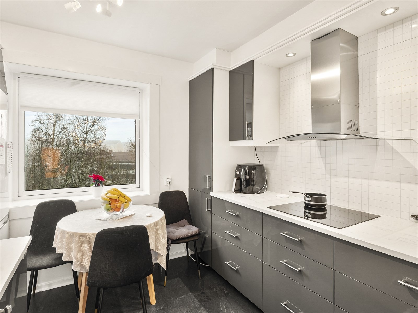 Plass til et koselig frokostbord på kjøkkenet Galleribilde