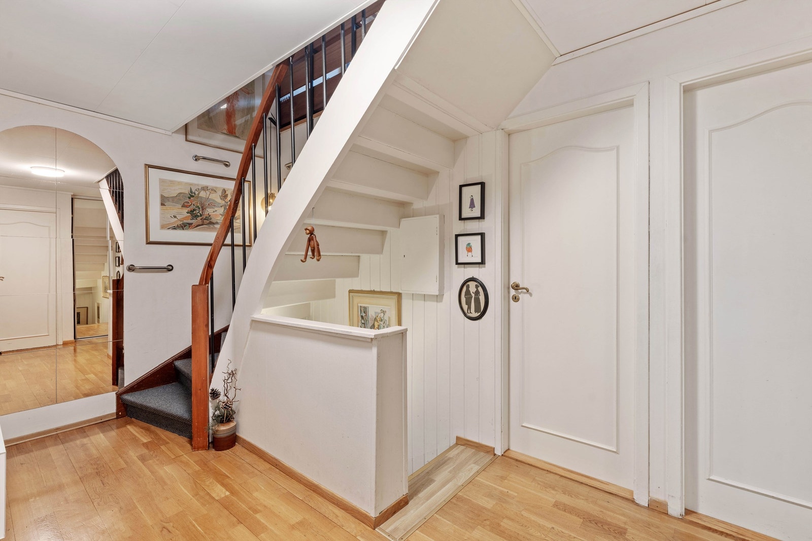 Entré/gang. Galleribilde