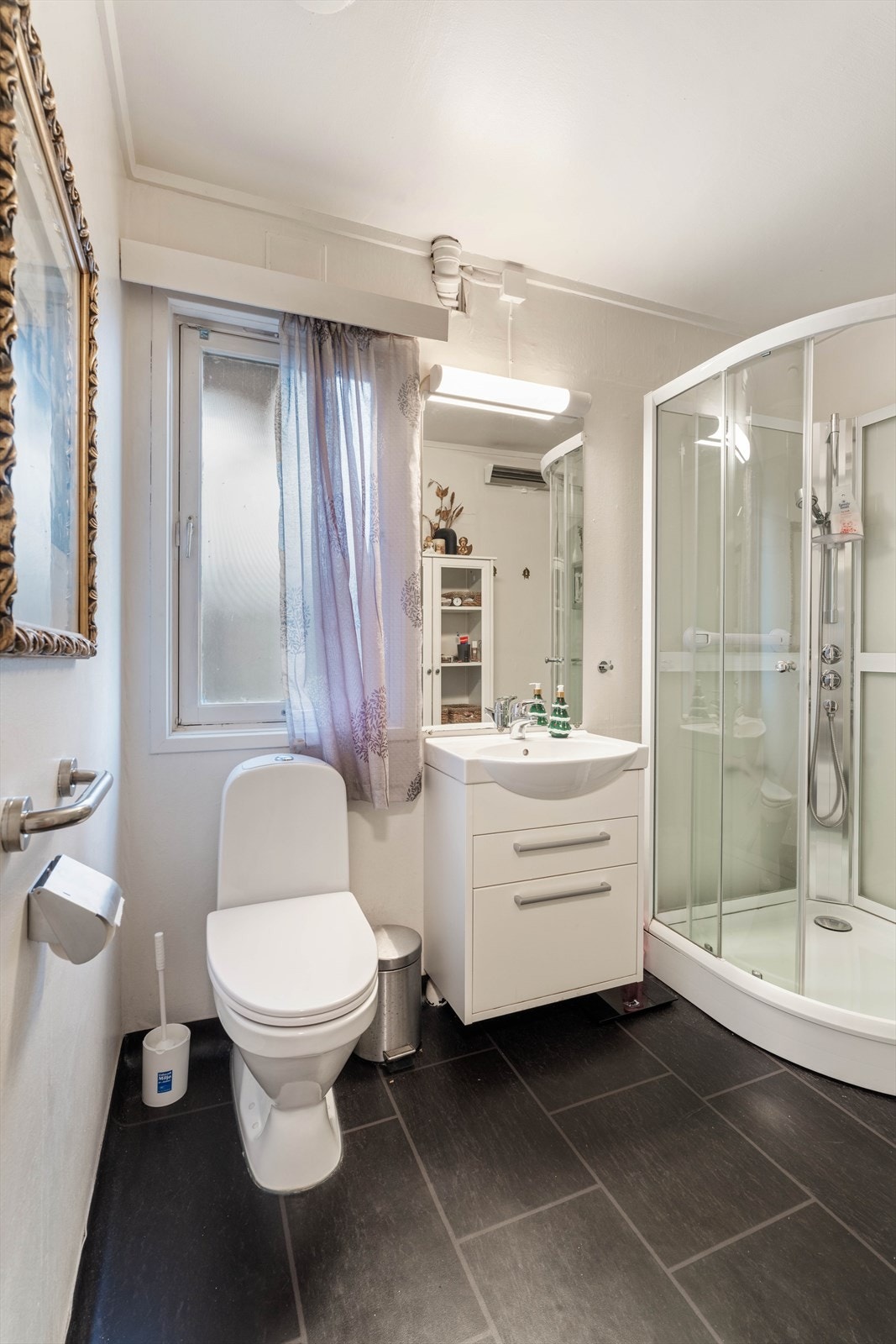 Bad 1.Etasje oppgradert i 2012. Galleribilde