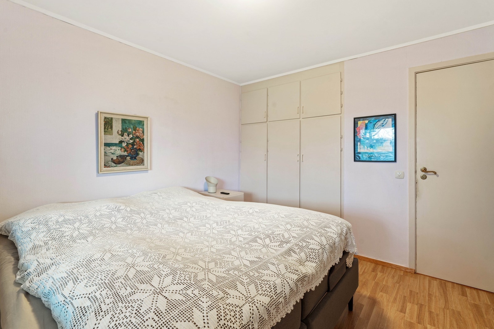 Hovedsoverom med integrerte skap. Galleribilde