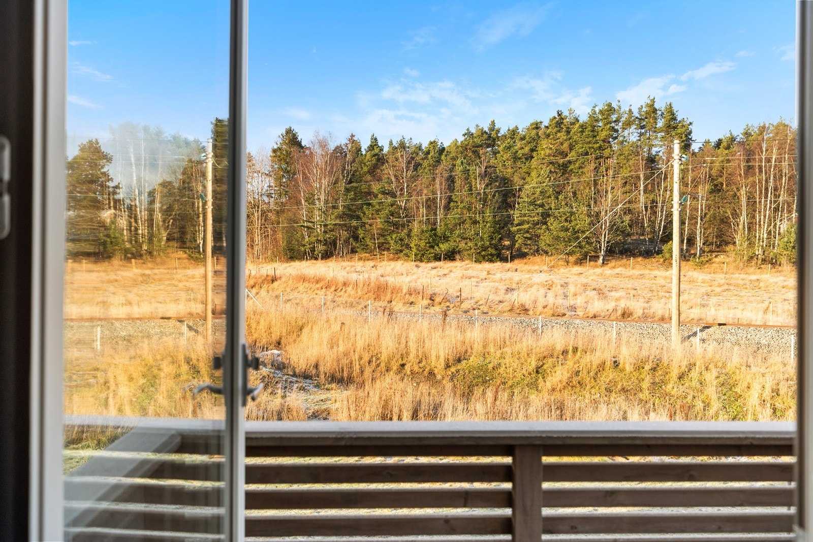 Det er kort vei til skog og mark, med et rikt nettverk av stier for rekreasjon. Galleribilde