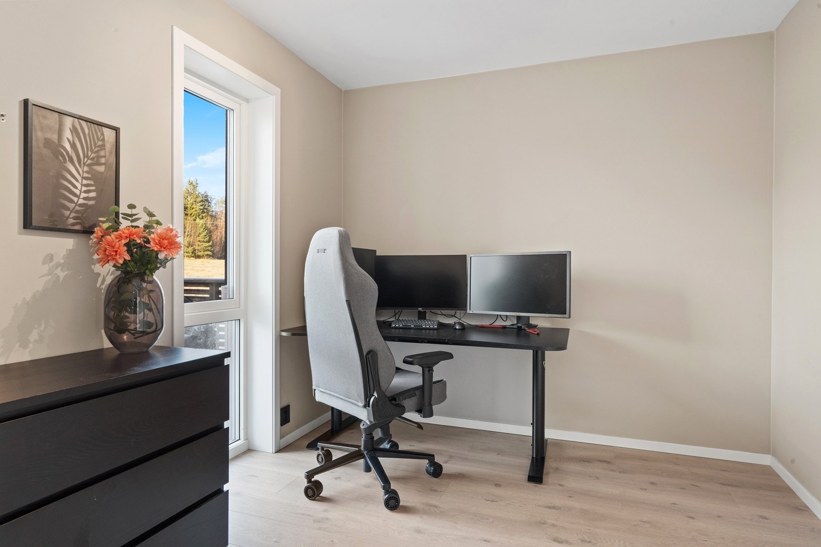 Det andre soverommet egner seg godt som barnerom, gjesterom eller hjemmekontor. Galleribilde