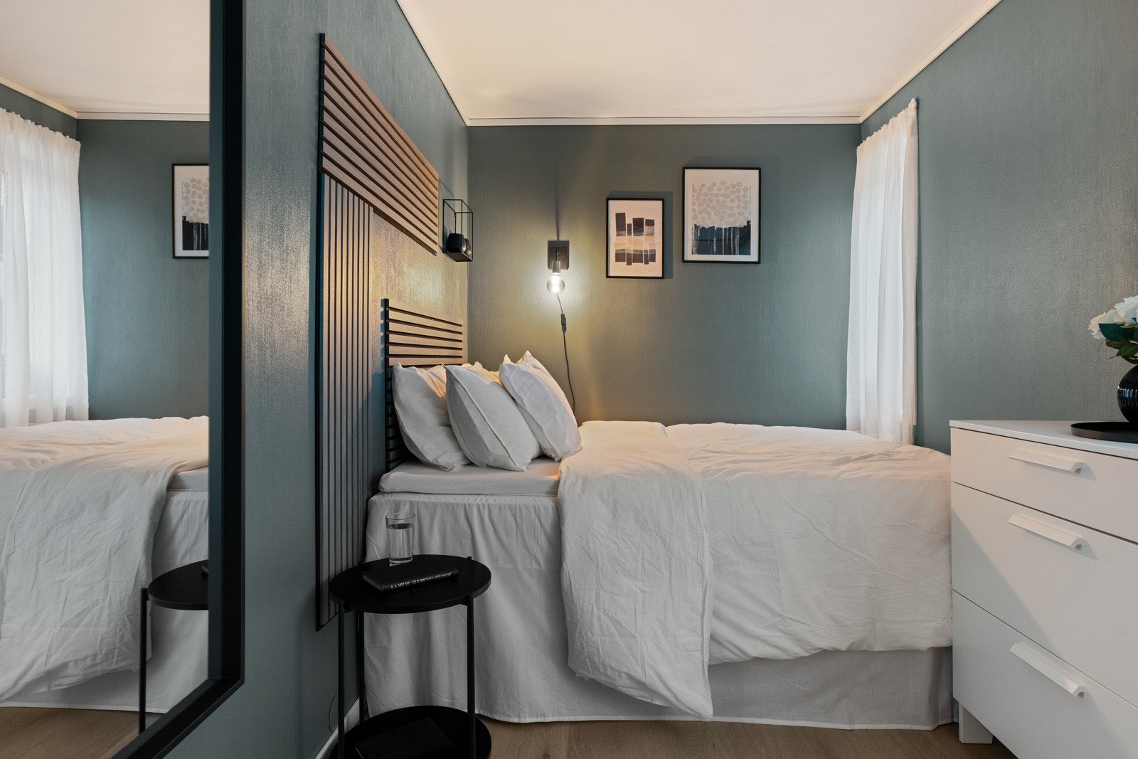 Soverommet er av god størrelse og måler 8,5 m². Her er det god plass til stor seng og kontorløsning. Galleribilde