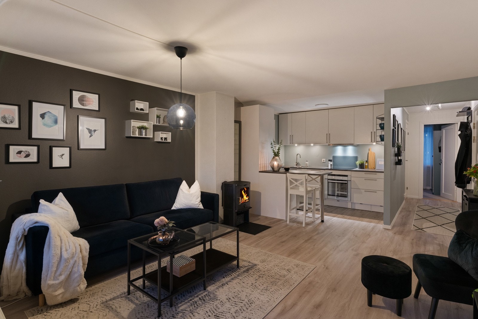 Med leiligheten følger det 1 bod i trappeoppgang, 1 større bod i kjeller samt noe felles areal for hobbybruk etc. Galleribilde