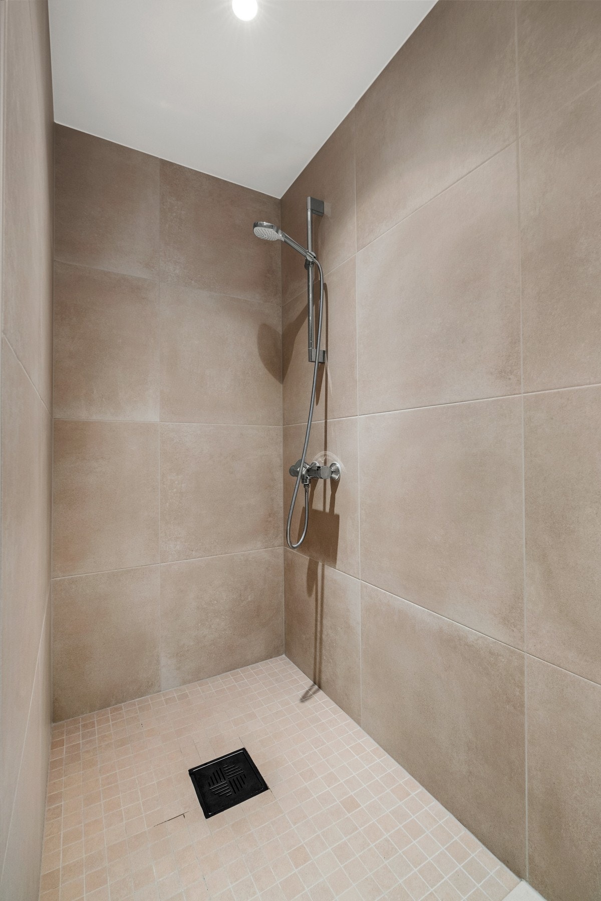 Hele badet er totalrenovert 2025 og har fått TG0 på alle punkter av takstmann! Galleribilde