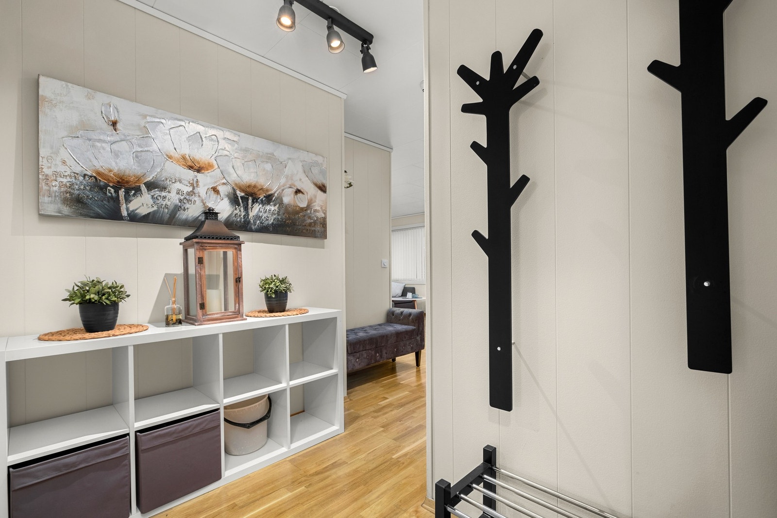 God plass til å henge fra seg sko og yttertøy Galleribilde